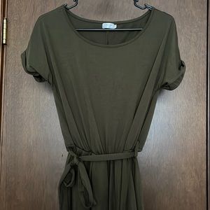 Army green short sleeved midi dress